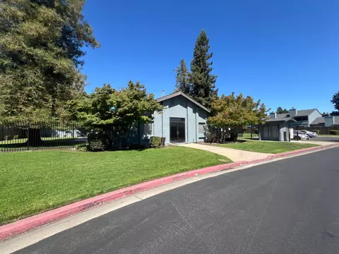 Exterior - 560 Pirinen Ln #E, Modesto, CA 95354 photo 5 of 5