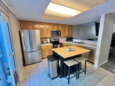 Kitchen - 560 Pirinen Ln #E, Modesto, CA 95354 photo 6 of 7