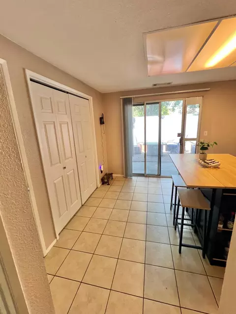 Kitchen - 560 Pirinen Ln #E, Modesto, CA 95354 photo 3 of 7