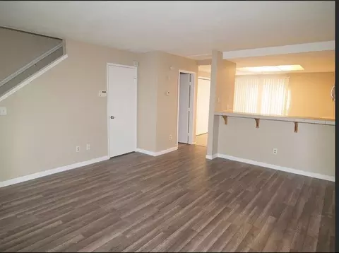 Living - 560 Pirinen Ln #E, Modesto, CA 95354 photo 3 of 6