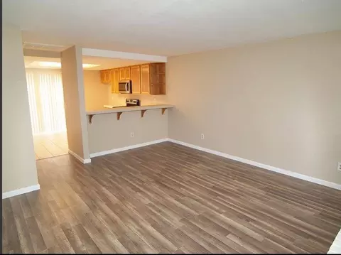Living - 560 Pirinen Ln #E, Modesto, CA 95354 photo 4 of 6