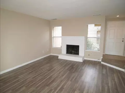 Living - 560 Pirinen Ln #E, Modesto, CA 95354 photo 2 of 6