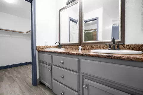 Bath - 1019 Munchkin Dr, Modesto, CA 95351 photo 3 of 4