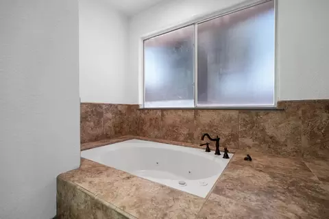 Bath - 1019 Munchkin Dr, Modesto, CA 95351 photo 2 of 4