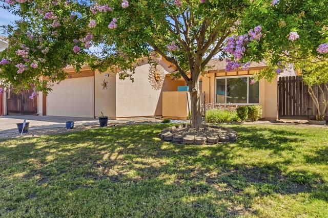 7024 Stanford Oak Dr, Sacramento, CA 95842