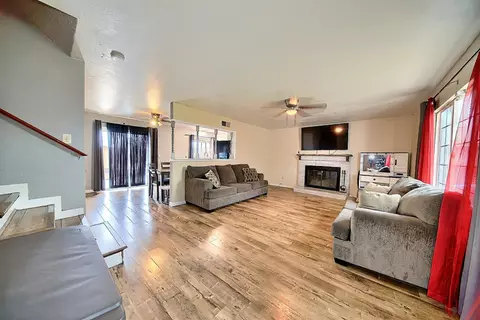 Living - 846 Del Monte Ct, Manteca, CA 95336 photo 4 of 4