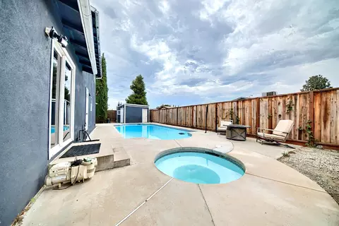 Exterior - 846 Del Monte Ct, Manteca, CA 95336 photo 7 of 8
