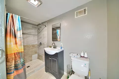Bath - 846 Del Monte Ct, Manteca, CA 95336 photo 1 of 3
