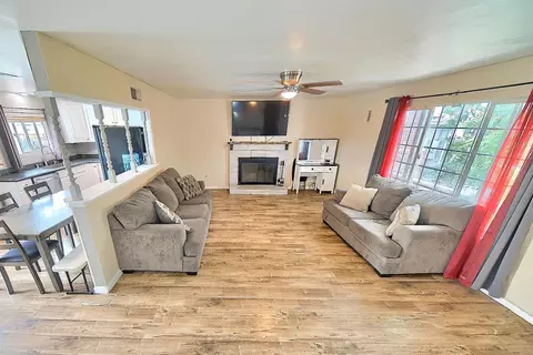 Living - 846 Del Monte Ct, Manteca, CA 95336 photo 3 of 4