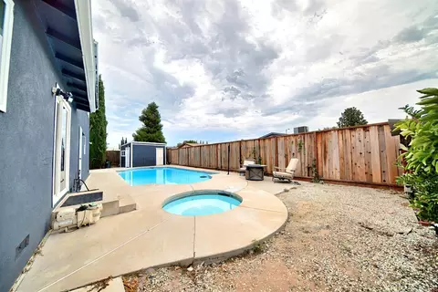 Exterior - 846 Del Monte Ct, Manteca, CA 95336 photo 6 of 8