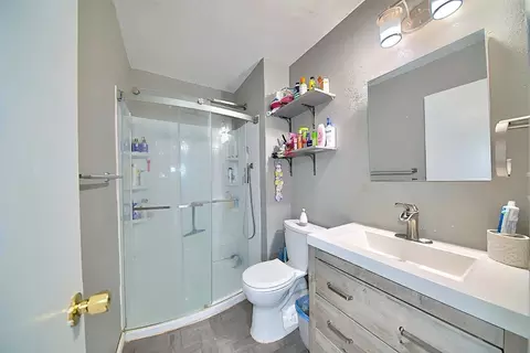 Bath - 846 Del Monte Ct, Manteca, CA 95336 photo 3 of 3
