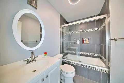 Bath - 846 Del Monte Ct, Manteca, CA 95336 photo 2 of 3