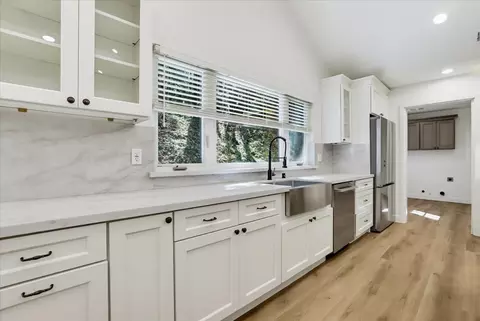 Kitchen - 12176 E Bennett Rd, Grass Valley, CA 95945 photo 3 of 9