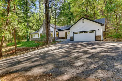 Exterior - 12176 E Bennett Rd, Grass Valley, CA 95945 photo 3 of 30