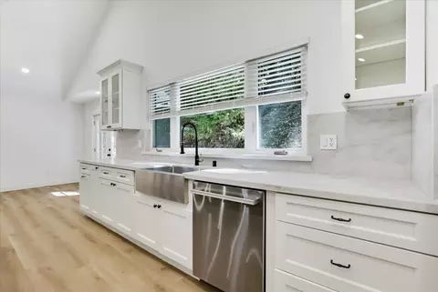 Kitchen - 12176 E Bennett Rd, Grass Valley, CA 95945 photo 7 of 9