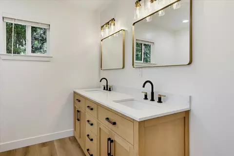 Bath - 12176 E Bennett Rd, Grass Valley, CA 95945 photo 5 of 7