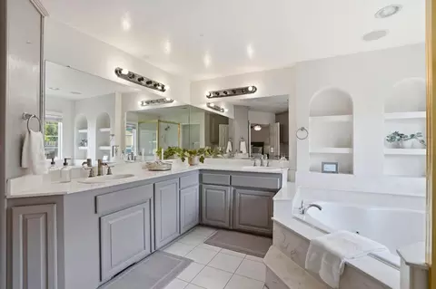 Bath - 11378 Mountain View Rd, Tracy, CA 95376 photo 2 of 7