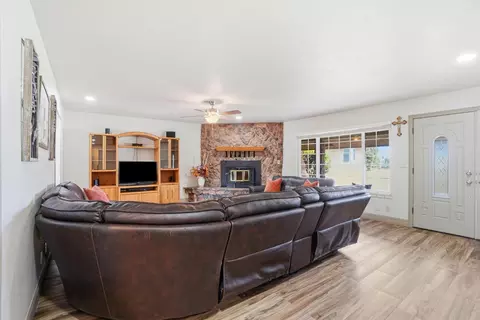 Living - 11378 Mountain View Rd, Tracy, CA 95376 photo 3 of 8