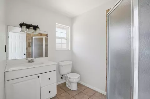 Bath - 11378 Mountain View Rd, Tracy, CA 95376 photo 7 of 7