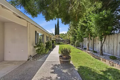 Exterior - 933 Guava Dr, Modesto, CA 95356 photo 4 of 7