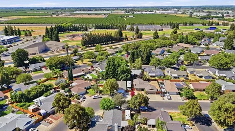 View/Area - 933 Guava Dr, Modesto, CA 95356 photo 3 of 7