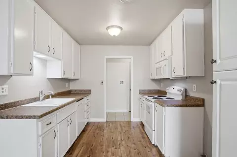 Kitchen - 933 Guava Dr, Modesto, CA 95356 photo 1 of 4