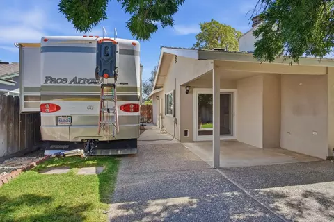Exterior - 933 Guava Dr, Modesto, CA 95356 photo 5 of 7