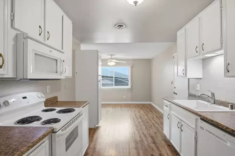 Kitchen - 933 Guava Dr, Modesto, CA 95356 photo 4 of 4
