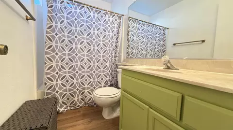 Bath - 4504 Endicott Dr, Salida, CA 95368 photo 1 of 3