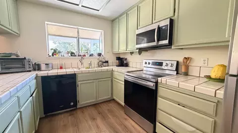 Kitchen - 4504 Endicott Dr, Salida, CA 95368 photo 2 of 5