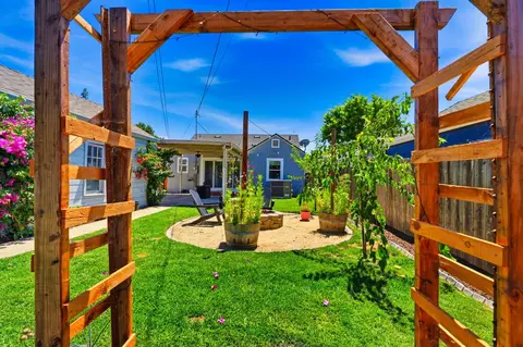Exterior - 327 Eureka Ave, Lodi, CA 95240 photo 4 of 6