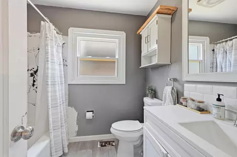 Bath - 327 Eureka Ave, Lodi, CA 95240 photo 1 of 2