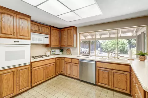 6825 Westmore Way, Carmichael, CA 95608 photo 10