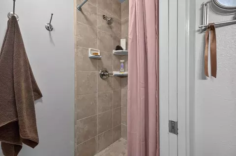 Bath - 3605 Sylvan Meadows Ct, Modesto, CA 95356 photo 4 of 4