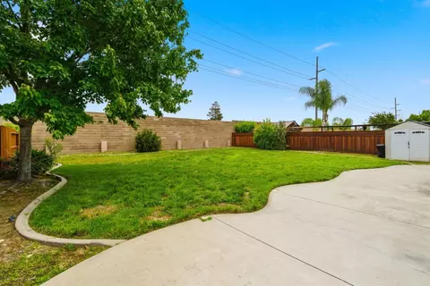 Exterior - 1014 Foxfire Dr, Manteca, CA 95337 photo 8 of 11