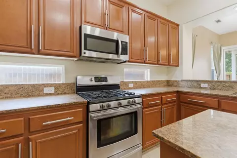 Kitchen - 1014 Foxfire Dr, Manteca, CA 95337 photo 4 of 11