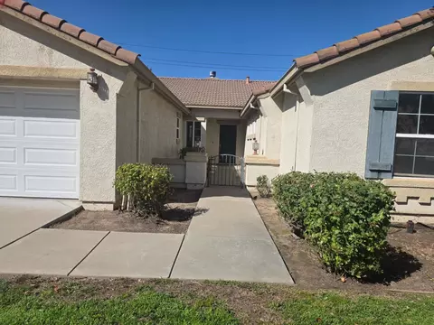 Exterior - 1014 Foxfire Dr, Manteca, CA 95337 photo 3 of 11