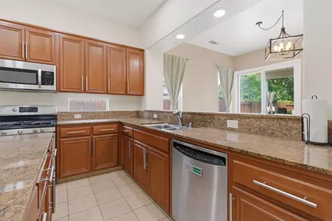 Kitchen - 1014 Foxfire Dr, Manteca, CA 95337 photo 10 of 11