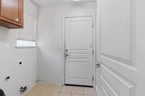 Entry Way - 1014 Foxfire Dr, Manteca, CA 95337 photo 2 of 3