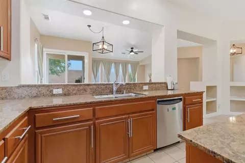 Kitchen - 1014 Foxfire Dr, Manteca, CA 95337 photo 6 of 11