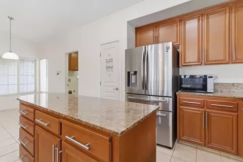 Kitchen - 1014 Foxfire Dr, Manteca, CA 95337 photo 7 of 11