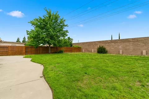 Exterior - 1014 Foxfire Dr, Manteca, CA 95337 photo 9 of 11