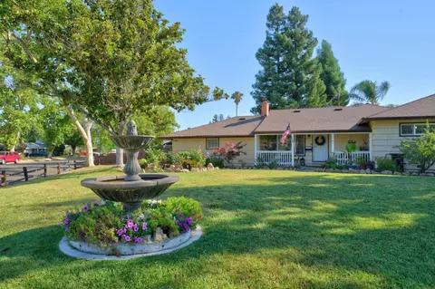 2401 Saint Francis Dr, Sacramento, CA 95821