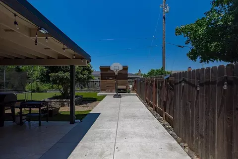 Exterior - 1877 18th St, Olivehurst, CA 95961 photo 4 of 14