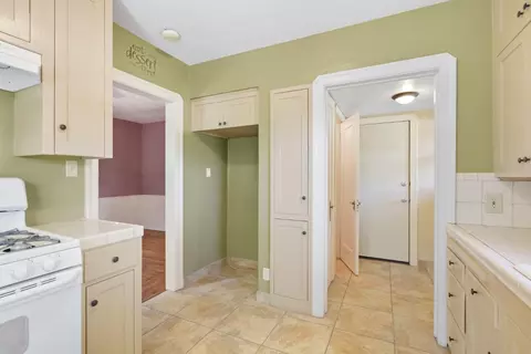 Entry Way - 205 Maynell Ave, Modesto, CA 95354 photo 3 of 5