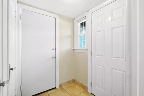 Entry Way - 205 Maynell Ave, Modesto, CA 95354 photo 4 of 5
