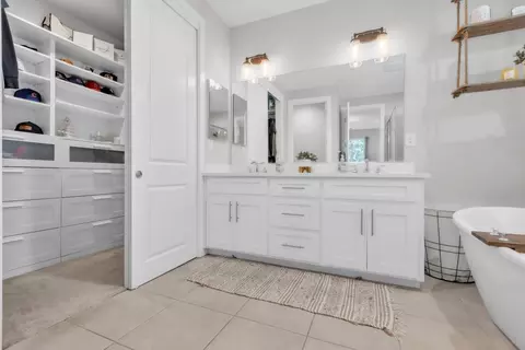9729 Falcon Meadow Dr, Elk Grove, CA 95624