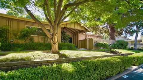887 Commons Dr, Sacramento, CA 95825