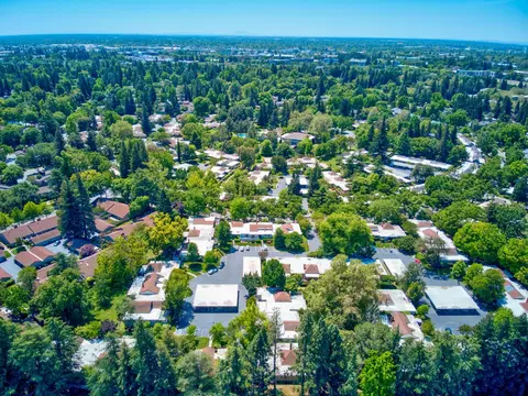 887 Commons Dr, Sacramento, CA 95825