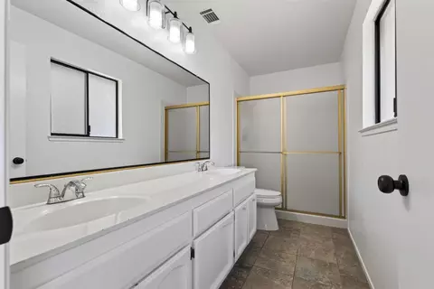 Bath - 6186 Springview Dr, Rocklin, CA 95677 photo 2 of 2